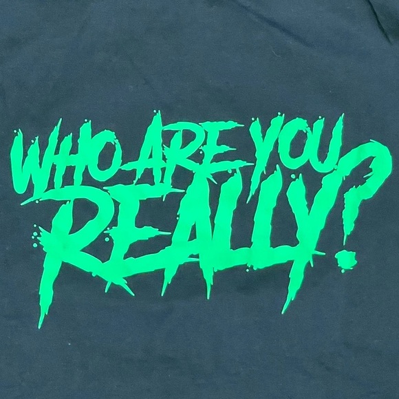 Y2k “who are you really” green spooky font graphic t-shirt in black - Picture 2 of 8
